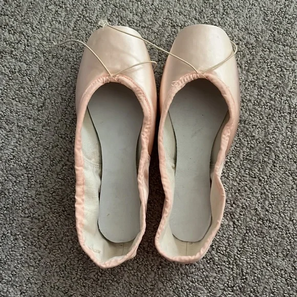 Brand New Suffolk silhouette pointe Shoes - Picture 2 of 3